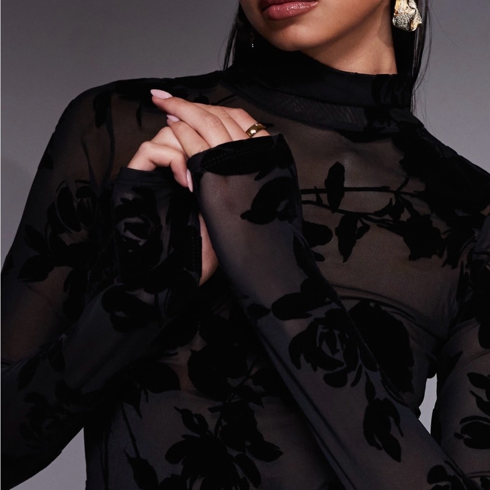 Urban Revivo Black Textured Long Sleeve Top